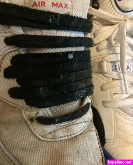 Onlyfeetnsneakers OnlyFans Thumbnail #0YJb3P0Cbq