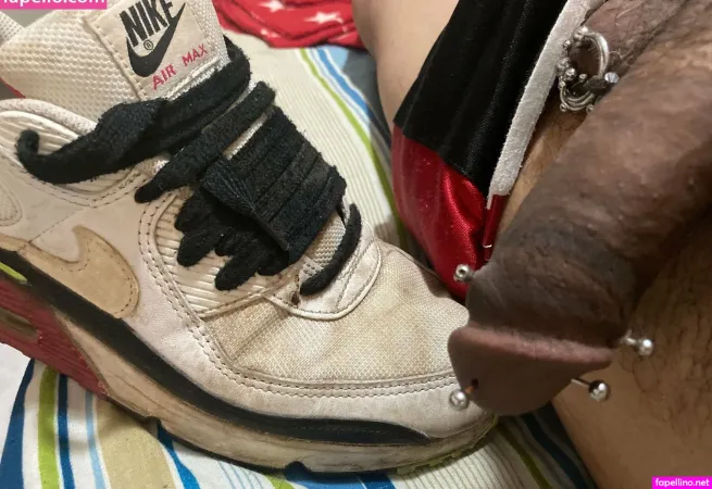 Onlyfeetnsneakers OnlyFans Thumbnail #9NFyWyWTOx
