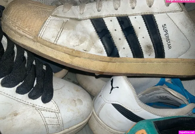 Onlyfeetnsneakers OnlyFans Thumbnail #KwofRCd2I6
