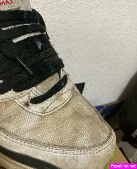 Onlyfeetnsneakers OnlyFans Thumbnail #TjO8ipAYUX