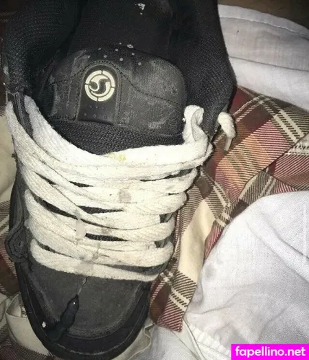Onlyfeetnsneakers OnlyFans Thumbnail #YHFytwtb6L