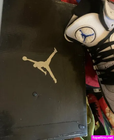 Onlyfeetnsneakers OnlyFans Thumbnail #iMLcjbZwVl
