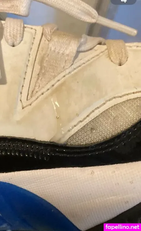 Onlyfeetnsneakers OnlyFans Thumbnail #kYM83YSEQ5