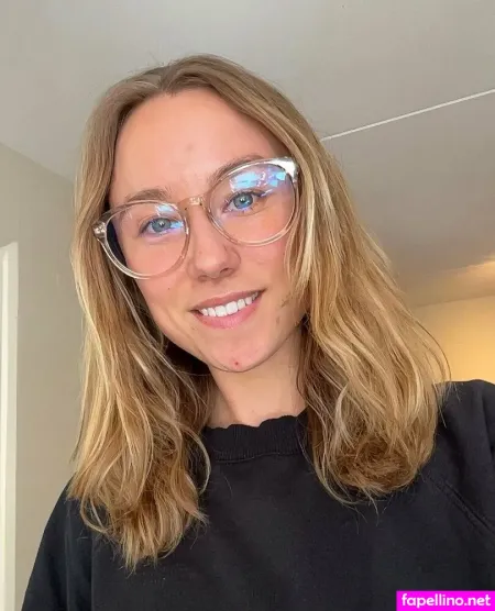 Onlykimselfies OnlyFans Thumbnail #OQyl8cSrFj