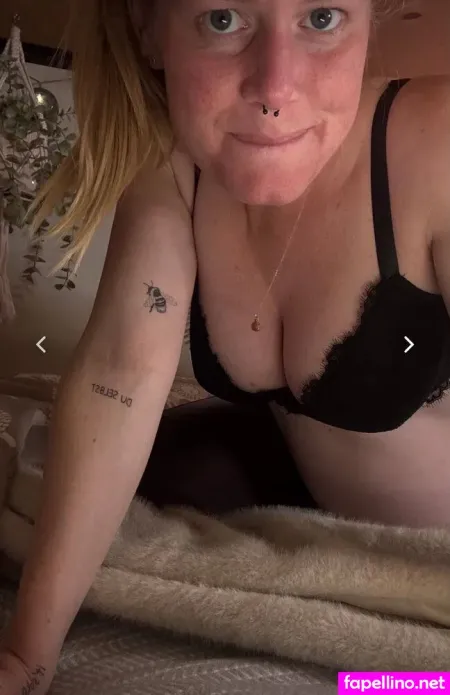 Onlyviviofficial Vivienne OnlyFans Thumbnail #oDIwRmG5fS