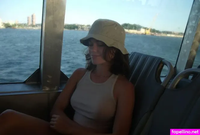 Oona Laurence OnlyFans Thumbnail #i2H1BdTzD4