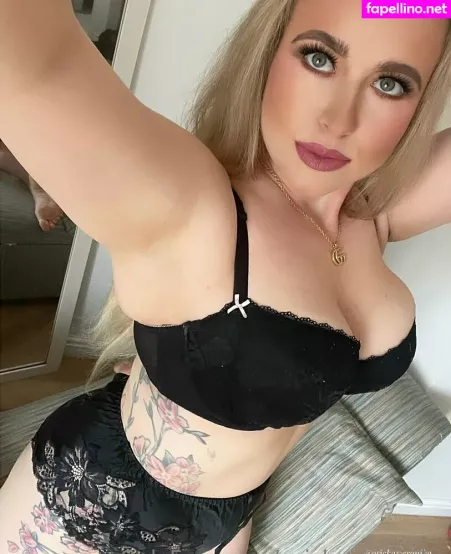 Osickaweronika OnlyFans Thumbnail #c6VuM0E6Xr