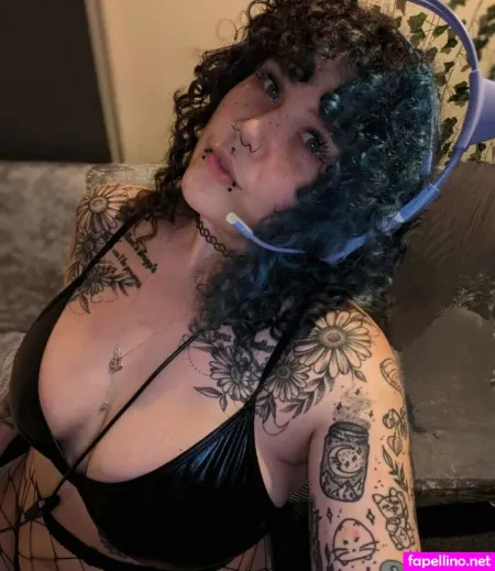 Painfullypoppunk OnlyFans Thumbnail #JWG4RxUf4Q