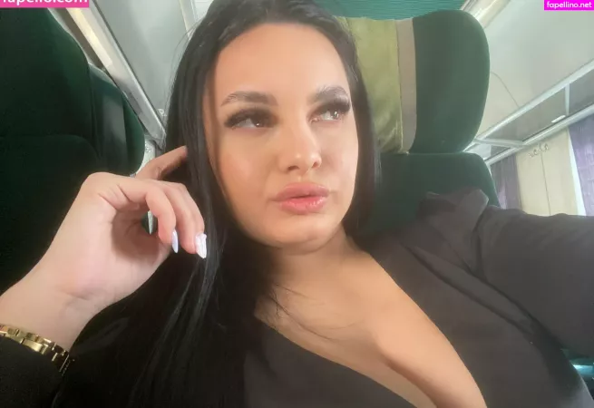 Paola Only OnlyFans Thumbnail #9OewibuWMm