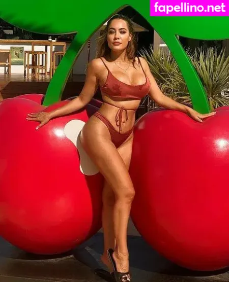 Paola Saulino OnlyFans Thumbnail #aChy5G2jdn