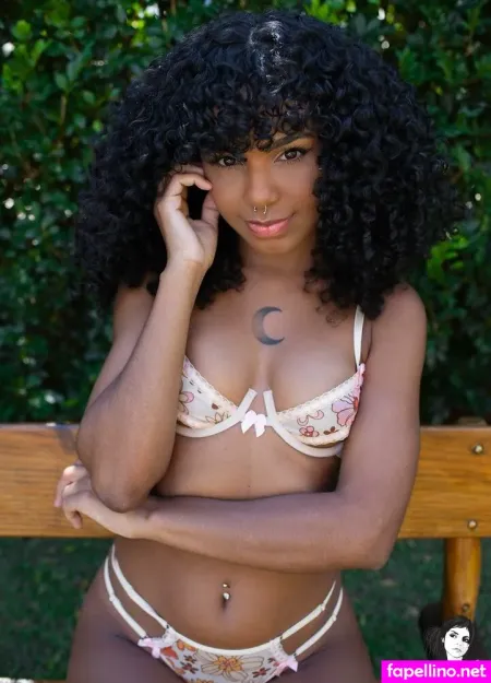 Paola Sg OnlyFans Thumbnail #2jYRircVxU