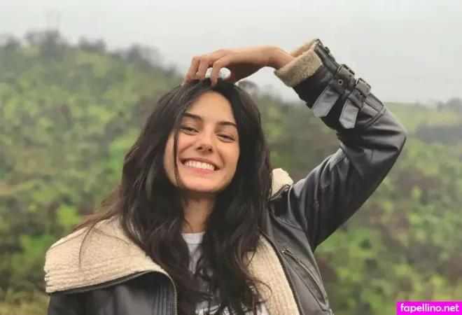 Pardis Saremi Main Profile Photo