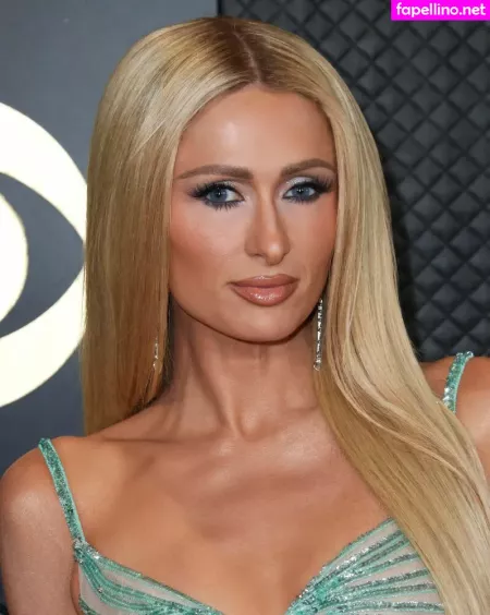Paris Hilton OnlyFans Thumbnail #AknlsjiREN