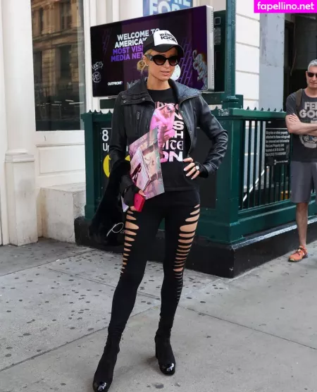 Paris Hilton OnlyFans Thumbnail #WAw68HQKpS
