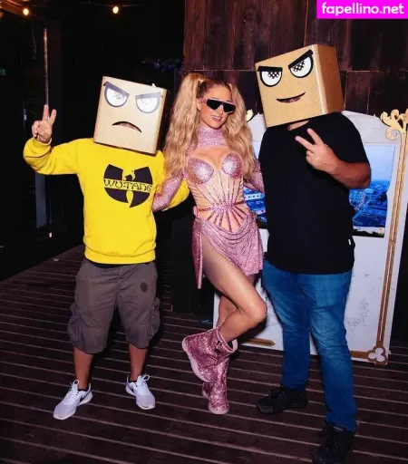 Paris Hilton OnlyFans Thumbnail #akwFIWczIh