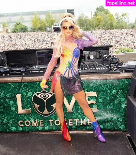 Paris Hilton OnlyFans Thumbnail #im3MTzQtq0