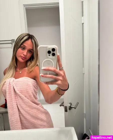 Paris Livvy OnlyFans Thumbnail #qu2VJoj2Tj