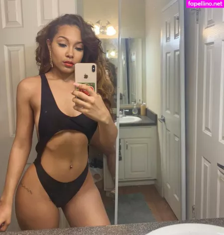 Parker Mckenna Posey OnlyFans Thumbnail #piNpfGOHFL