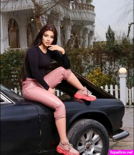 Parya Per Main Profile Photo