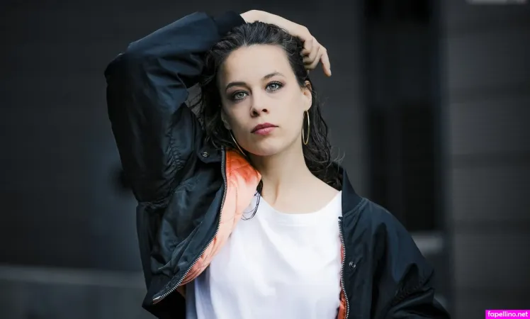 Paula Beer OnlyFans Thumbnail #hEOoreqngM