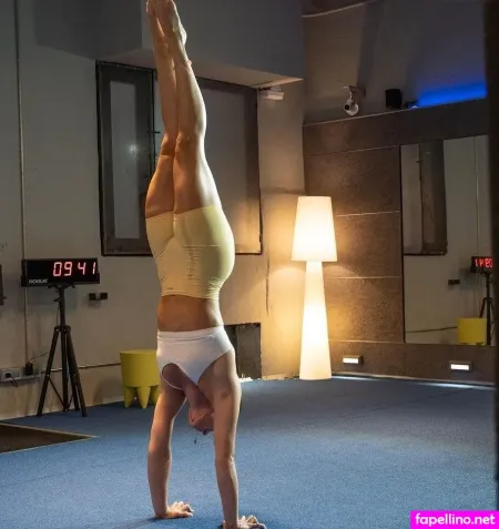 Paula On Hands OnlyFans Thumbnail #cJlaGTKEMt