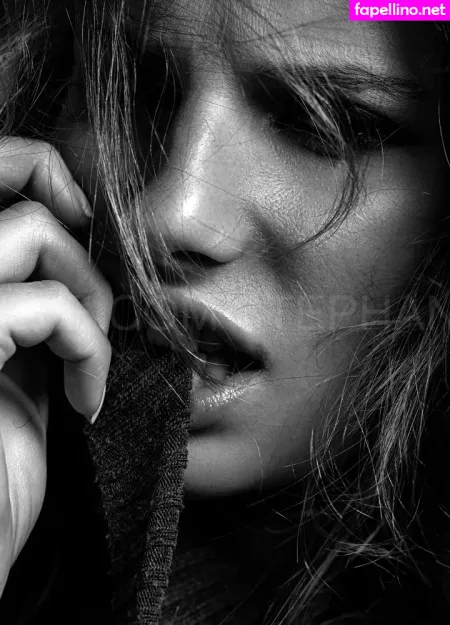 Pauline Santamaria OnlyFans Thumbnail #1DAAIgwXHv