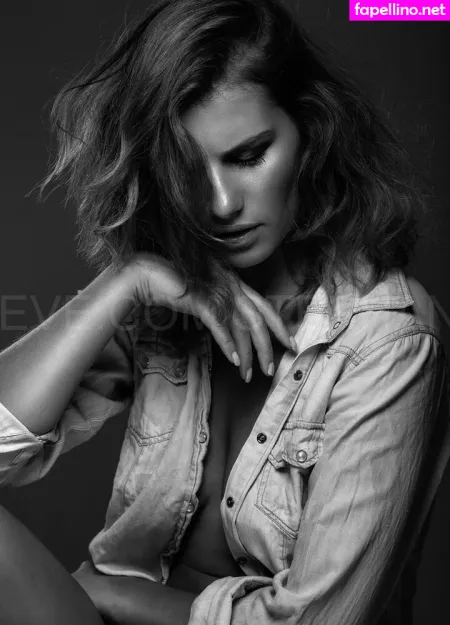 Pauline Santamaria OnlyFans Thumbnail #2ESkKTUKl5