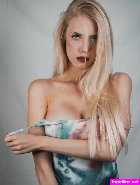 Pauline Sophie OnlyFans Thumbnail #O8qdQ9W5k2