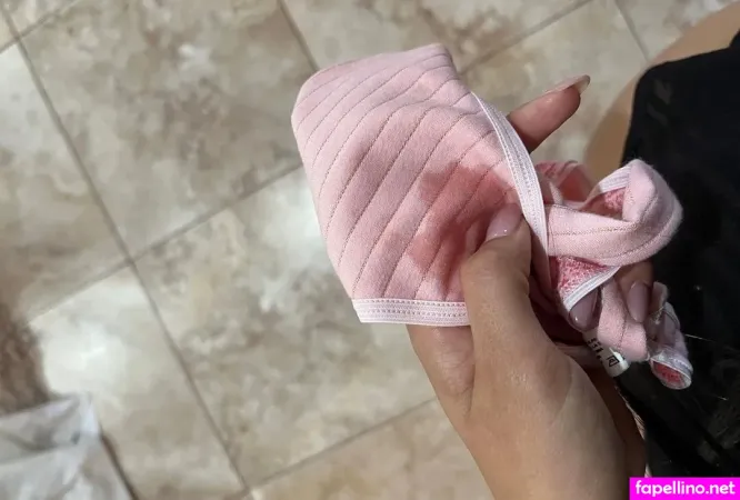 Peachysmirkk OnlyFans Thumbnail #kPdyL5NeP2