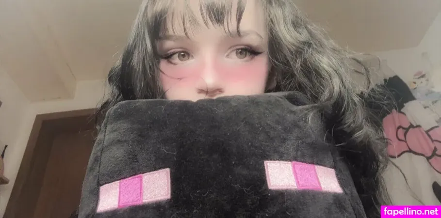 Peachyy666 Main Profile Photo
