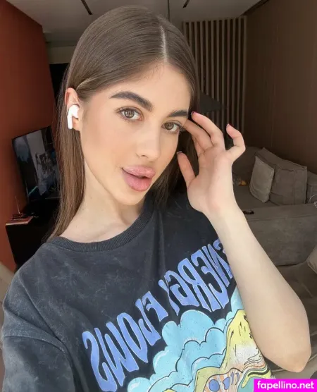 Penelope Bustt OnlyFans Thumbnail #I3NRej2CDr