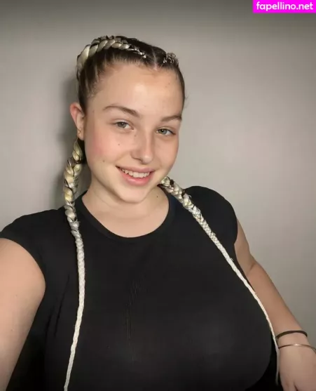 Penelopeblue69 OnlyFans Thumbnail #jhTOGlRHQo