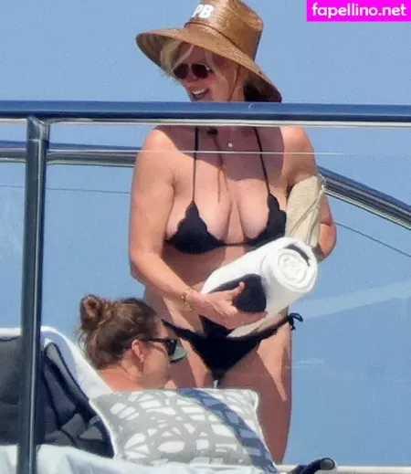 Penny Lancaster OnlyFans Thumbnail #XnzSv7Kp8W