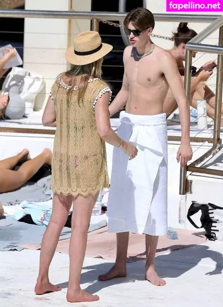 Penny Lancaster OnlyFans Thumbnail #ZDV67lSjCm
