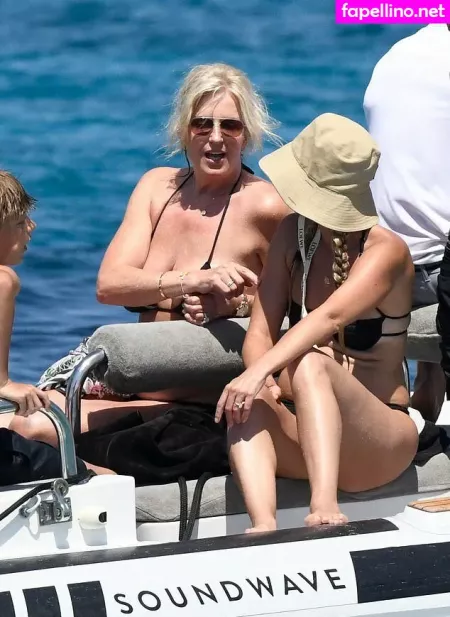 Penny Lancaster OnlyFans Thumbnail #uZWopuHpli