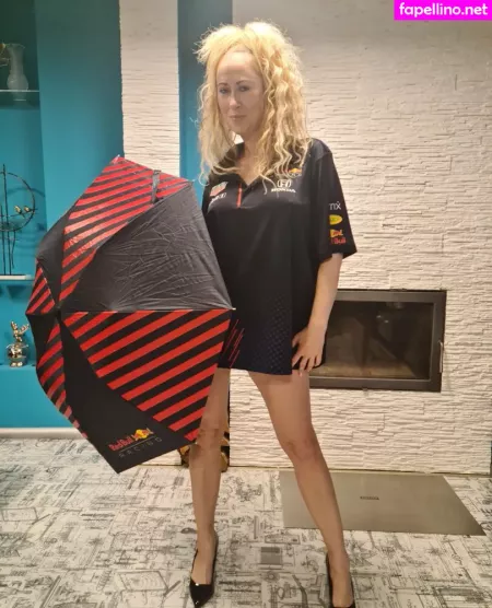 Peny Hotwife OnlyFans Thumbnail #CBFOYdgr03