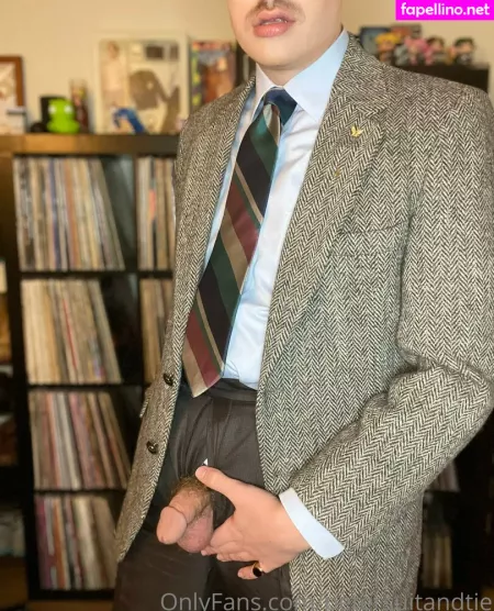 Petersuitandtie OnlyFans Thumbnail #iiOczLRlrp