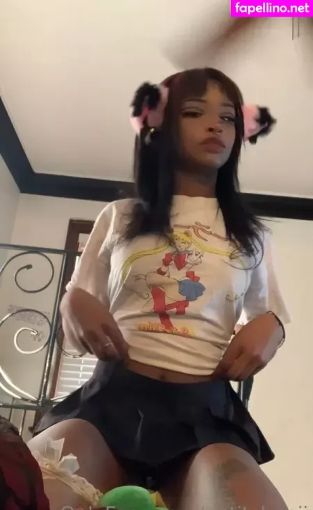 Petitchepii OnlyFans Thumbnail #2jU64hGv0u