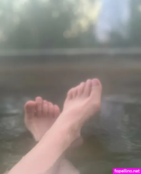 Petitefeet3535aus OnlyFans Thumbnail #kBONwwJfku