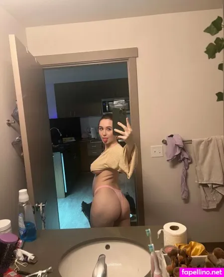Petitelacie OnlyFans Thumbnail #33PmDCZFfP