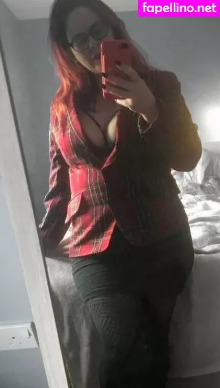 Petitepantyhose OnlyFans Thumbnail #CPMsWtXQXj