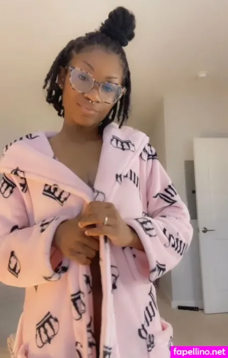 Petitetinkk OnlyFans Thumbnail #NRWP8jsmy1