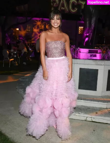 Peyton Elizabeth Lee OnlyFans Thumbnail #VDlMAEg0Y3