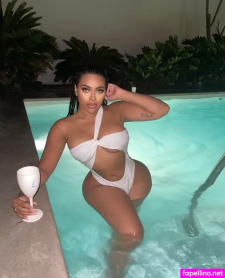 Phia Fantasyx OnlyFans Thumbnail #CvX6nUO9Pe