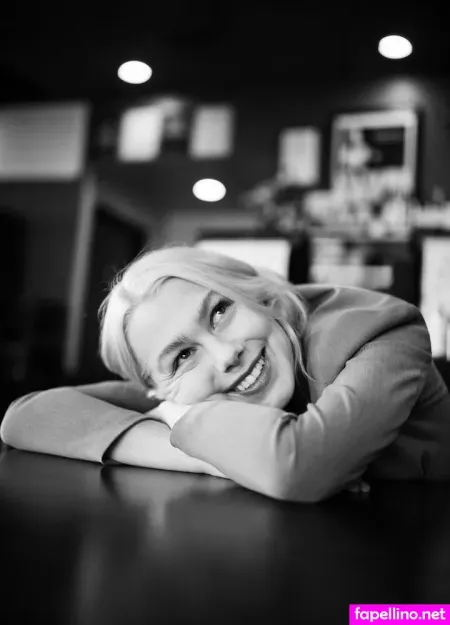 Phoebe Bridgers 1 OnlyFans Thumbnail #BONWKD2NEk
