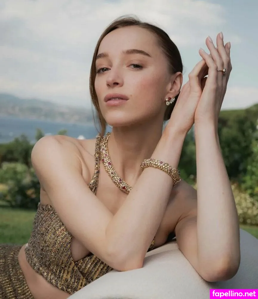 Phoebe Dynevor, phoebedynevor Nude Leaked OnlyFans Photo #5RWrO44Au2