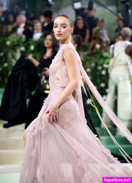 Phoebe Dynevor OnlyFans Thumbnail #88gUmBkyhf