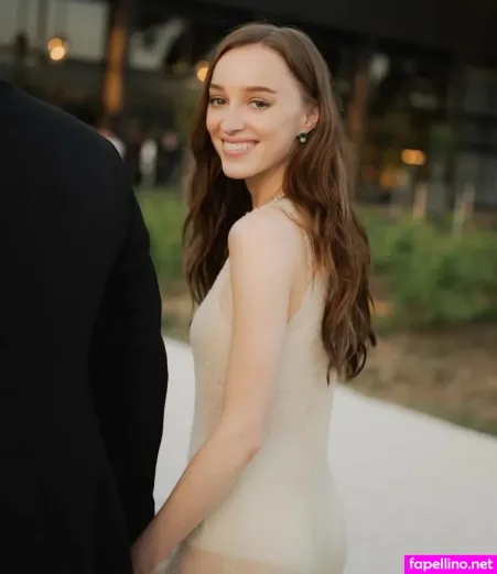 Phoebe Dynevor OnlyFans Thumbnail #DnGonWP7Rx