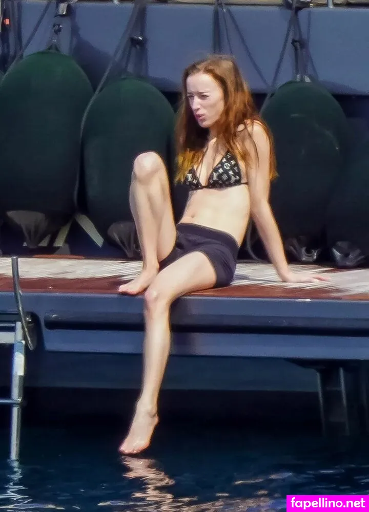 Phoebe Dynevor, phoebedynevor Nude Leaked OnlyFans Photo #JPt5pmC0uz