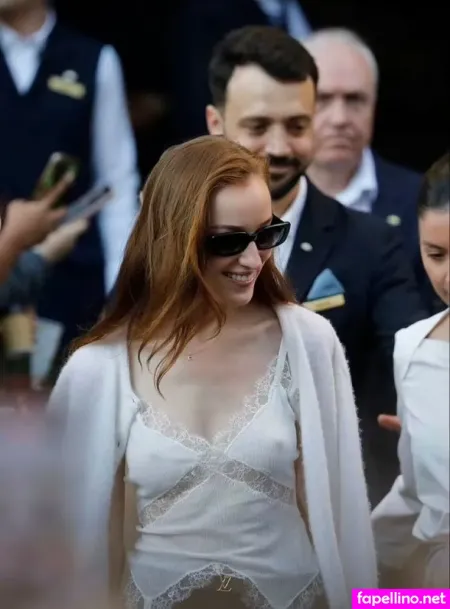 Phoebe Dynevor OnlyFans Thumbnail #NHt5z5SL1D